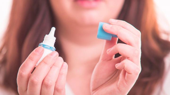 Batalkah Puasa saat Pakai Obat Tetes Mata atau Telinga Simak